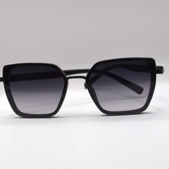 Louis Vuitton Women’s SunglassesBlack FramePurple-Grey GradientNew